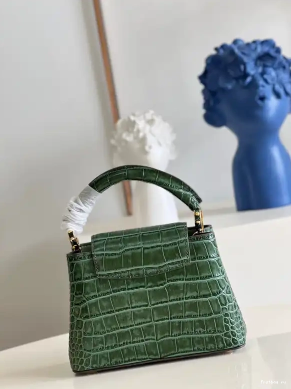 Frstbag ru VUITTON LOUIS MINI CAPUCINES 0510